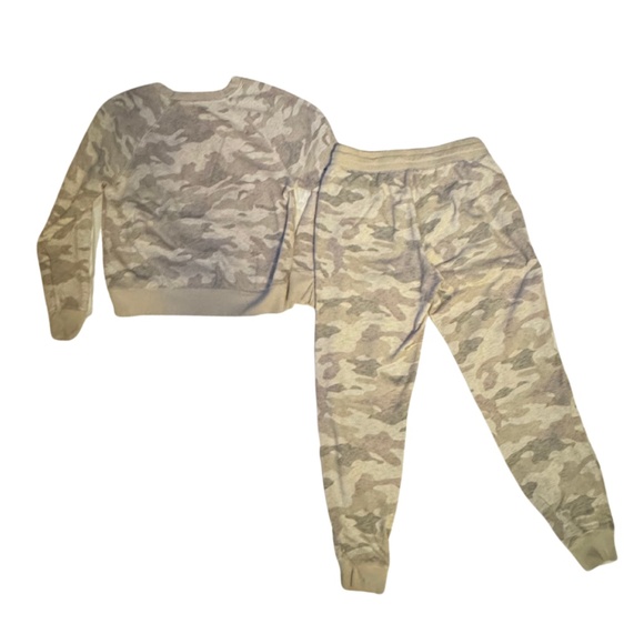 OLD NAVY CAMO 2 PIECE SWEAT SUIT - Picture 2 of 3